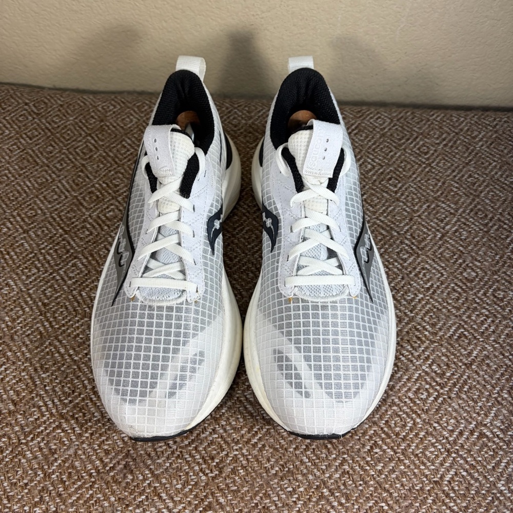 Saucony Freedom Crossport Women’s Sz 9.5 White Running Shoes Sneakers Gorpcore - Picture 2 of 10